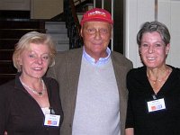 v. l. n. r. Schatzmeisterin Eva Aumann, Niki Lauda, Präsidentin Regina Heeß