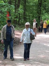 Eva Aumann und Reiner Richter wandern